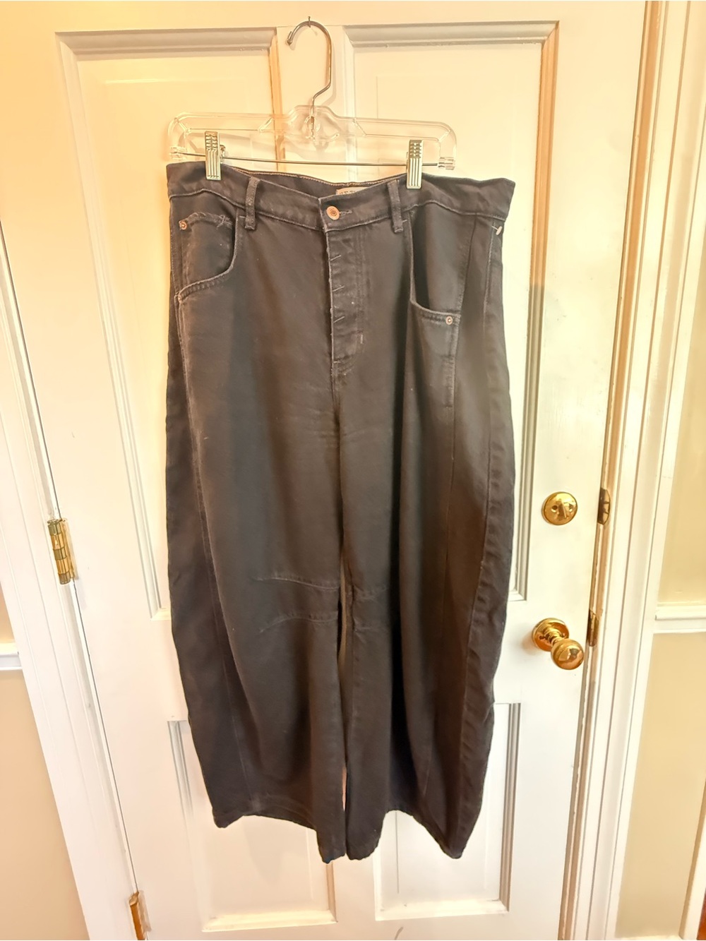 NWOT We The Free Barrel Jeans 
Size 30
Black